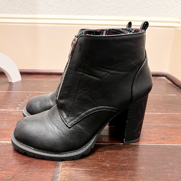 Mojo Moxy Black Heeled Boots - Picture 2 of 7